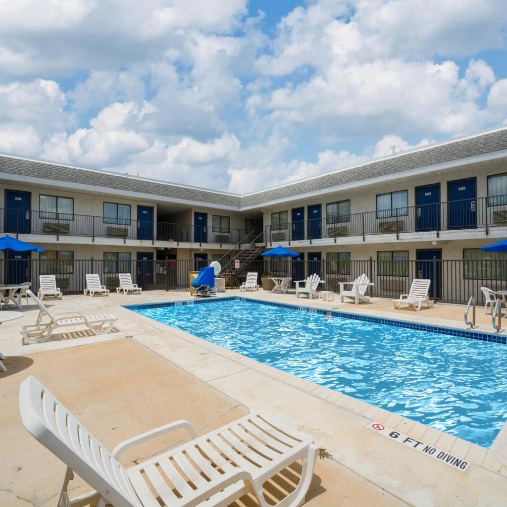 Photograph of Motel 6-San Antonio, TX - Fort Sam Houston