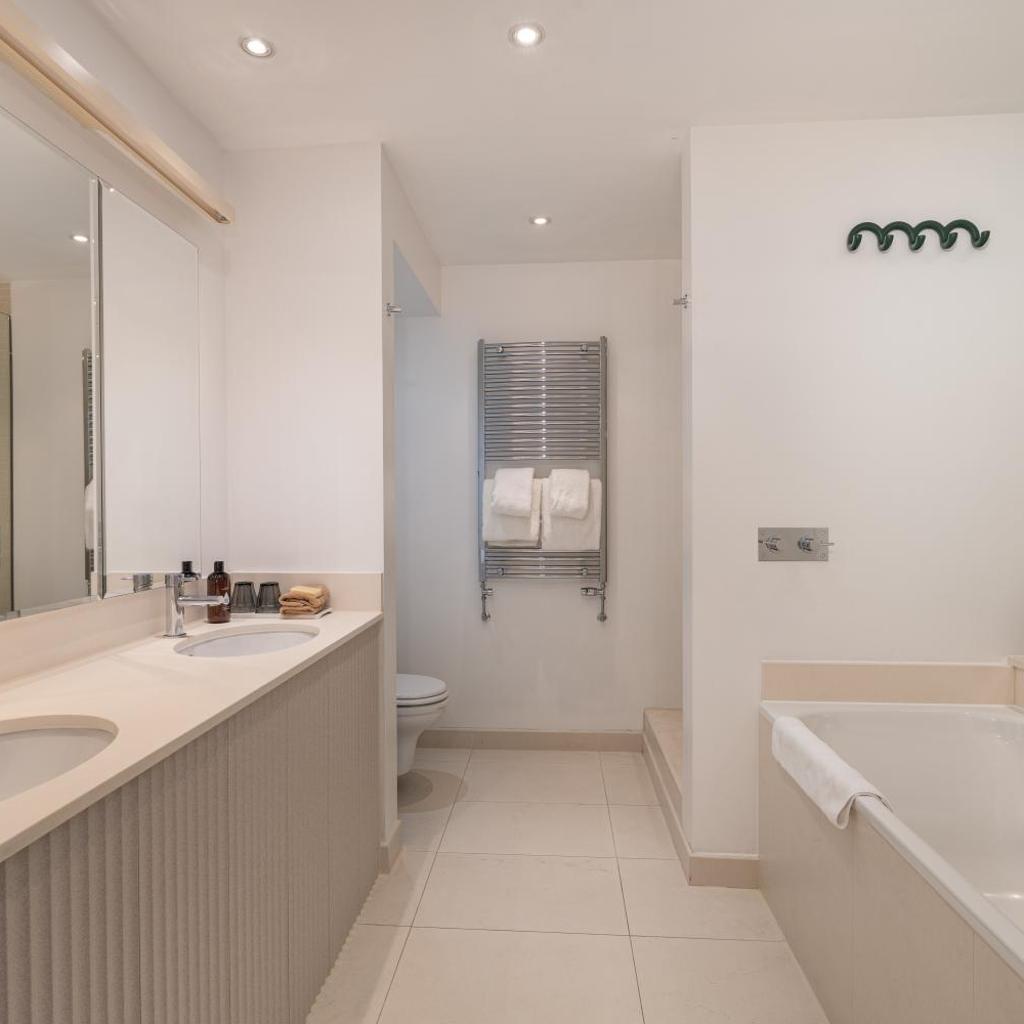 Photograph of Monarch House - Serviced Apartments - Kensington