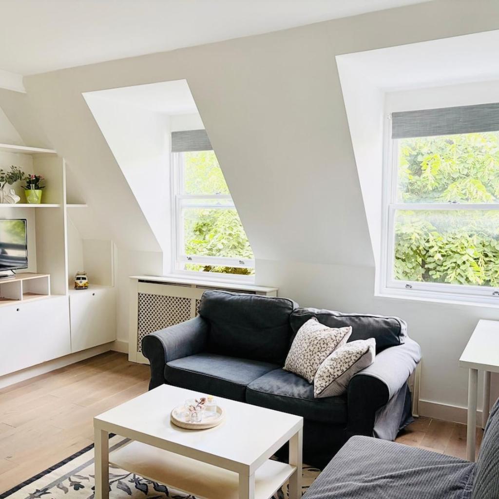 Photograph of Bright Victorian Apartment Near Holland Park