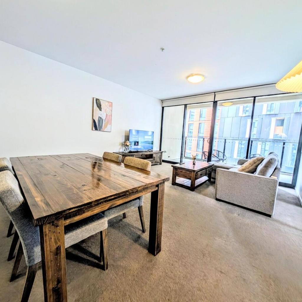 Photograph of Modern Redfern apartment close to all amenities!