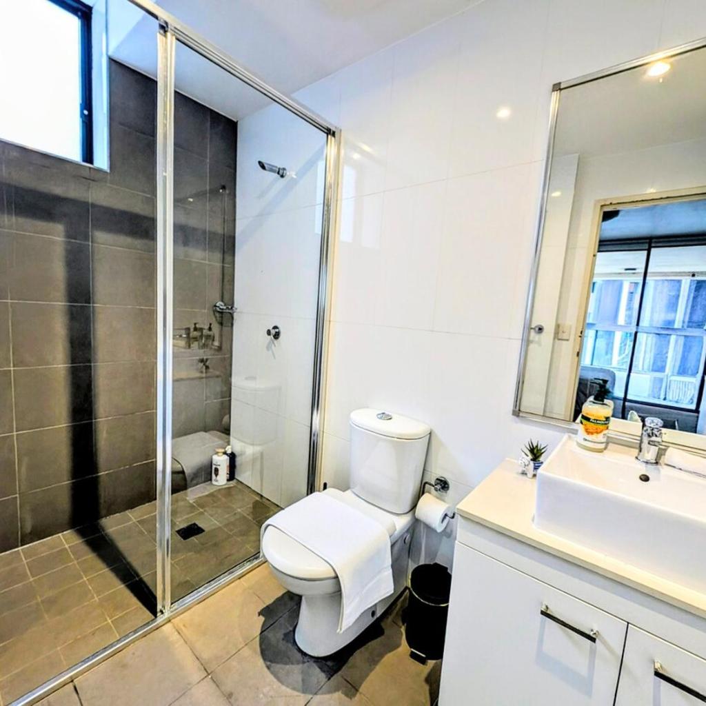 Photograph of Modern Redfern apartment close to all amenities!
