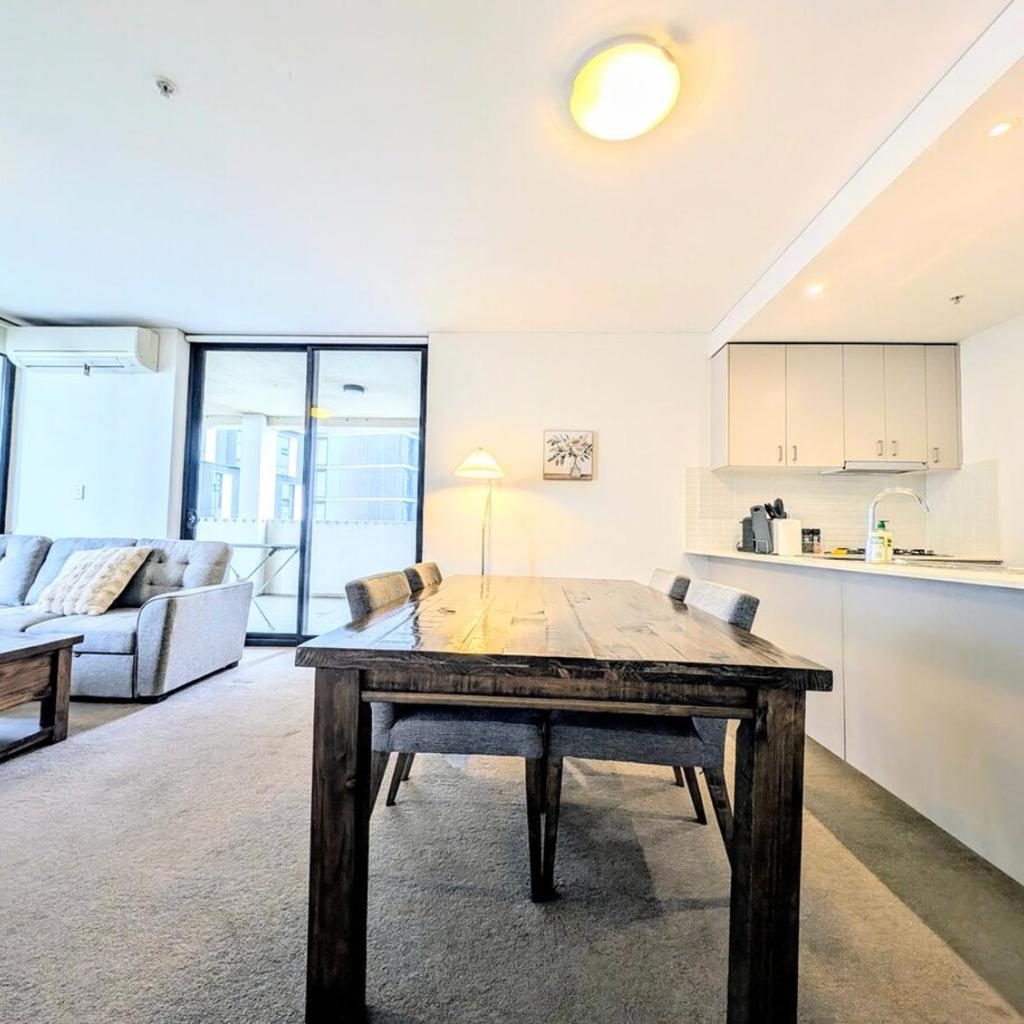 Photograph of Modern Redfern apartment close to all amenities!