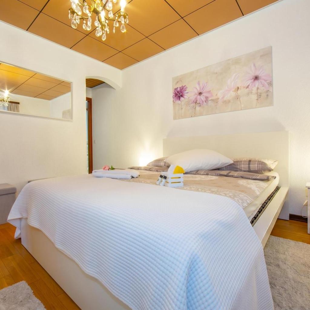 Image 5 - Chiara's Home - Happy Rentals