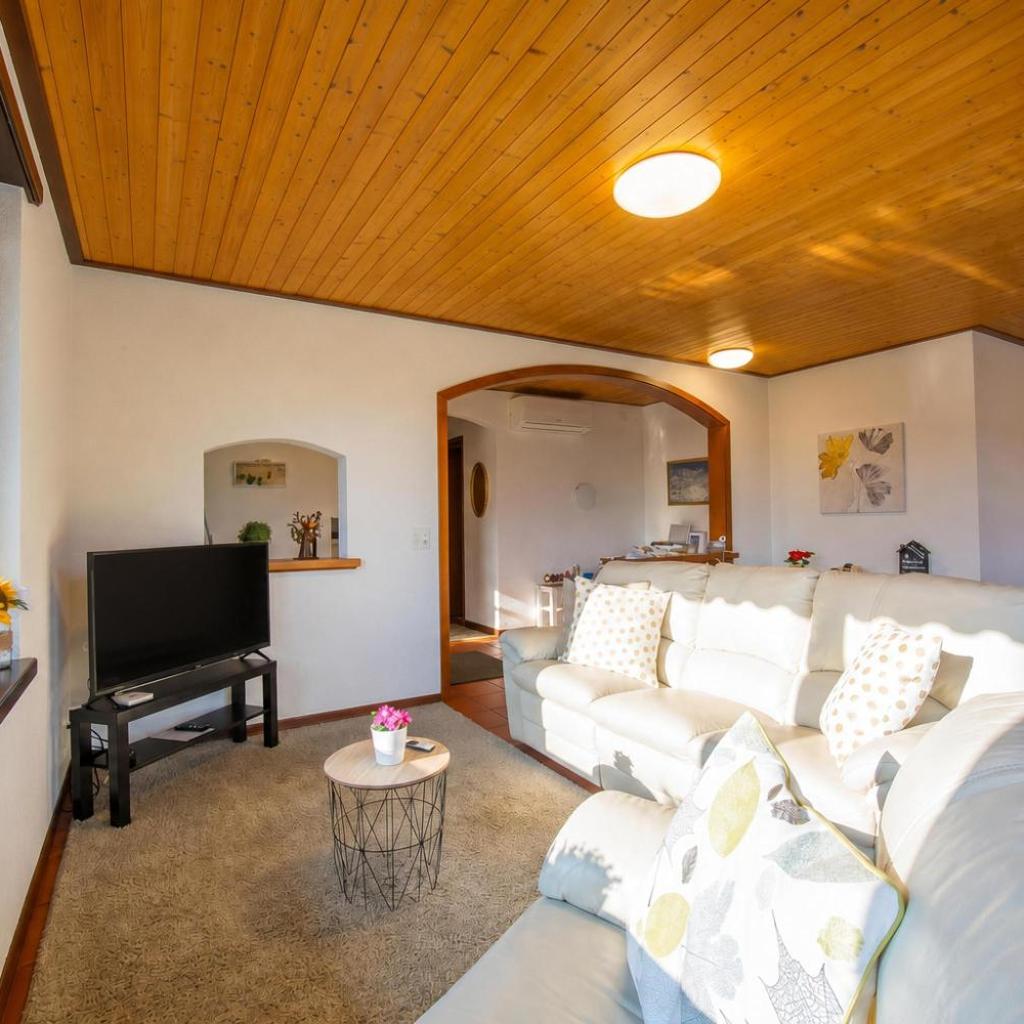 Image 10 - Chiara's Home - Happy Rentals