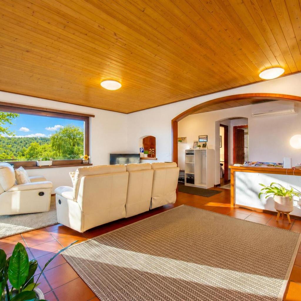 Image 11 - Chiara's Home - Happy Rentals