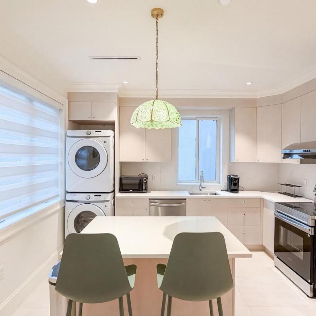 Photograph of Bright new 5BR Kerrisdale House
