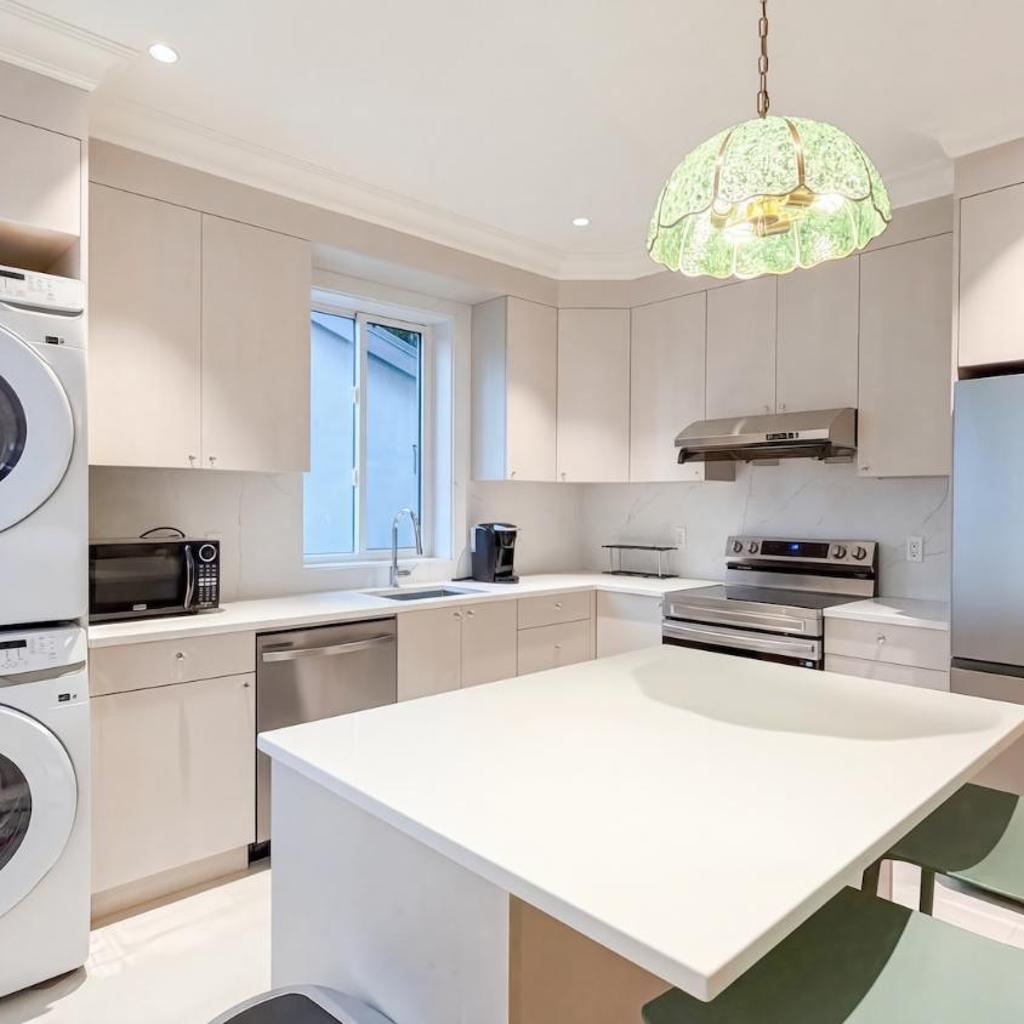 Photograph of Bright new 5BR Kerrisdale House