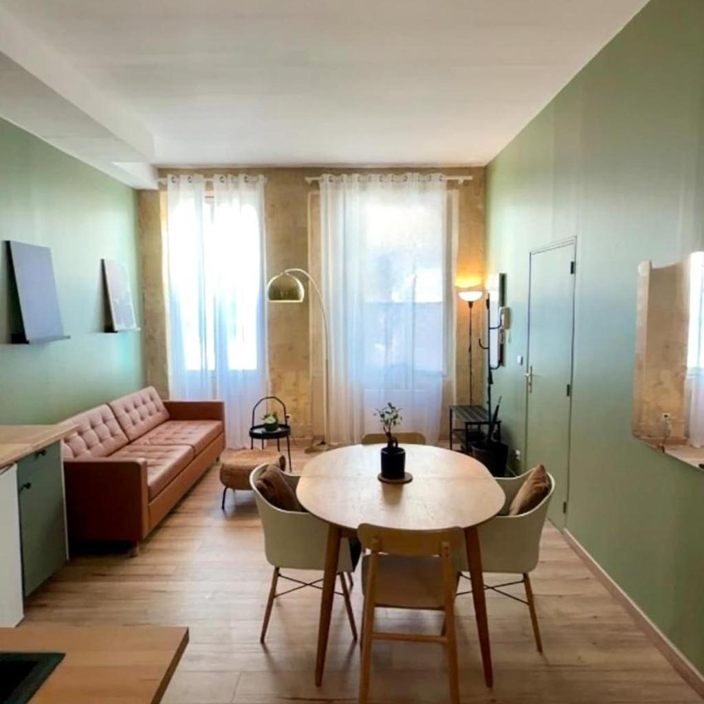 Photograph of Appartement plein cœur des Chartrons rue calme