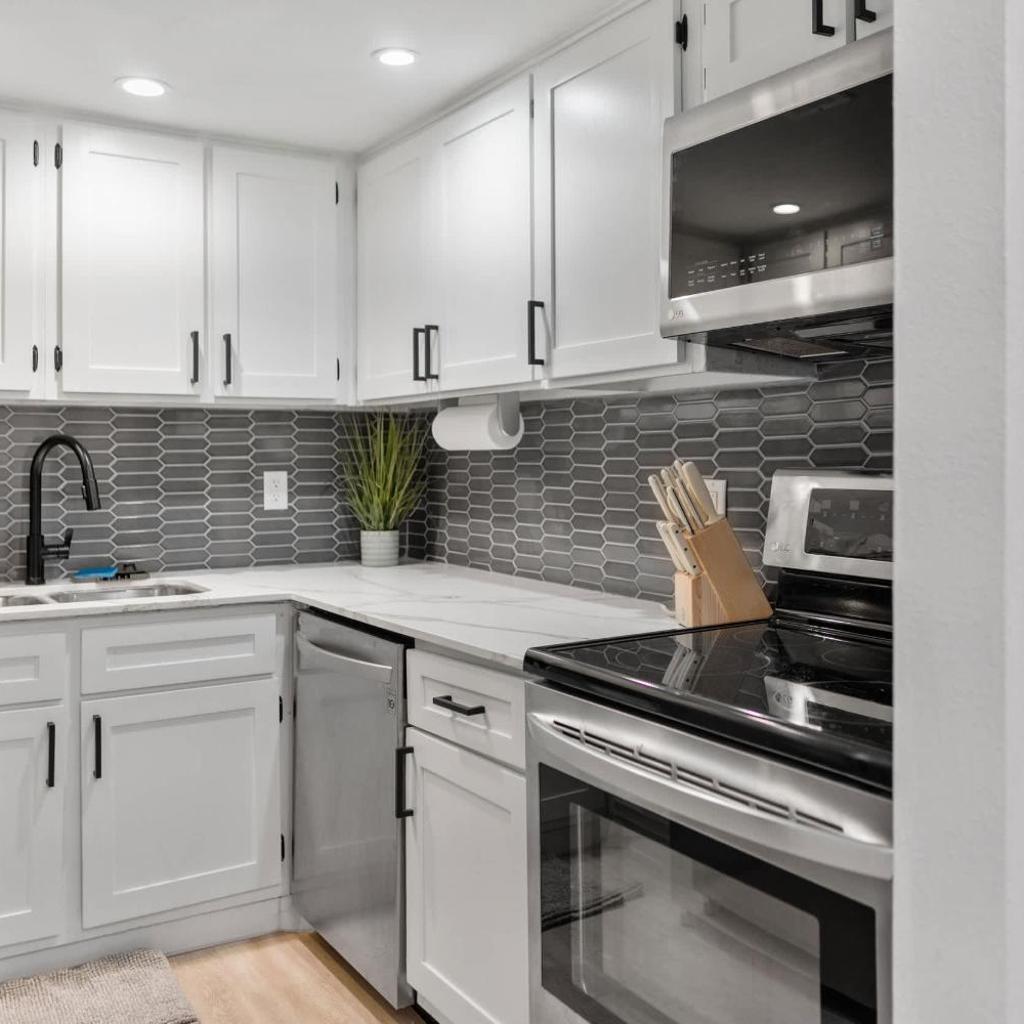 Photograph of Montrose Gem - 1 1 Townhome- Art & Nightlife Center