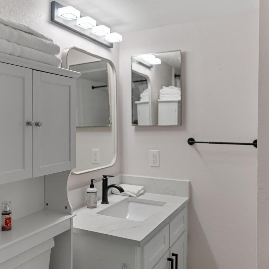Photograph of Montrose Gem - 1 1 Townhome- Art & Nightlife Center