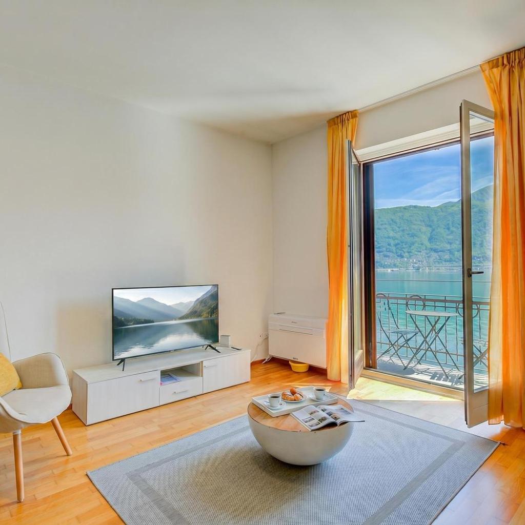 Image 21 - 76 The Lake House - Lugano