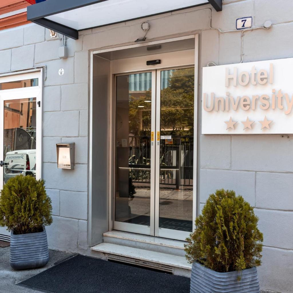 Photograph of Hotel University