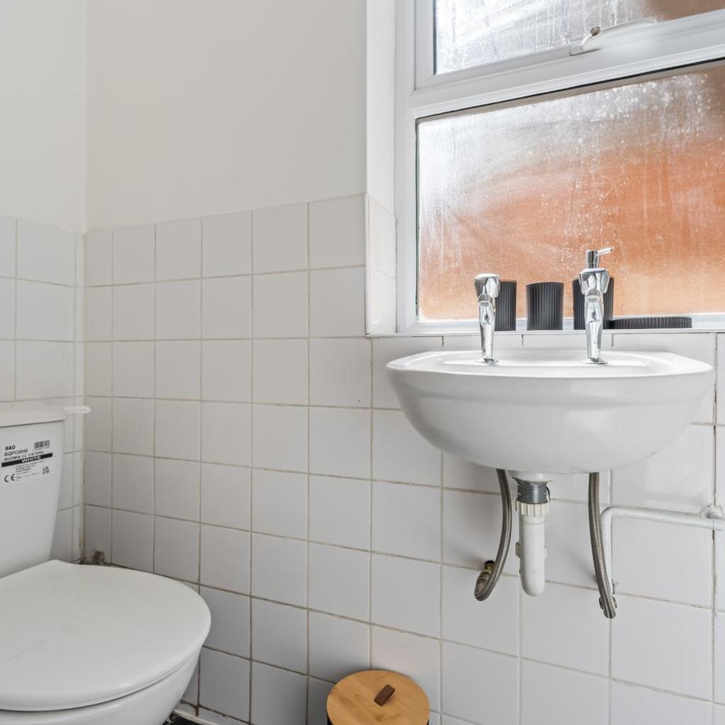 Photograph of Luxury 6BR House | Sleeps 13 | Free Parking