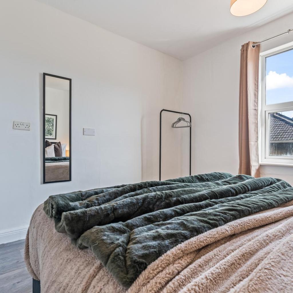 Photograph of Luxury 6BR House | Sleeps 13 | Free Parking