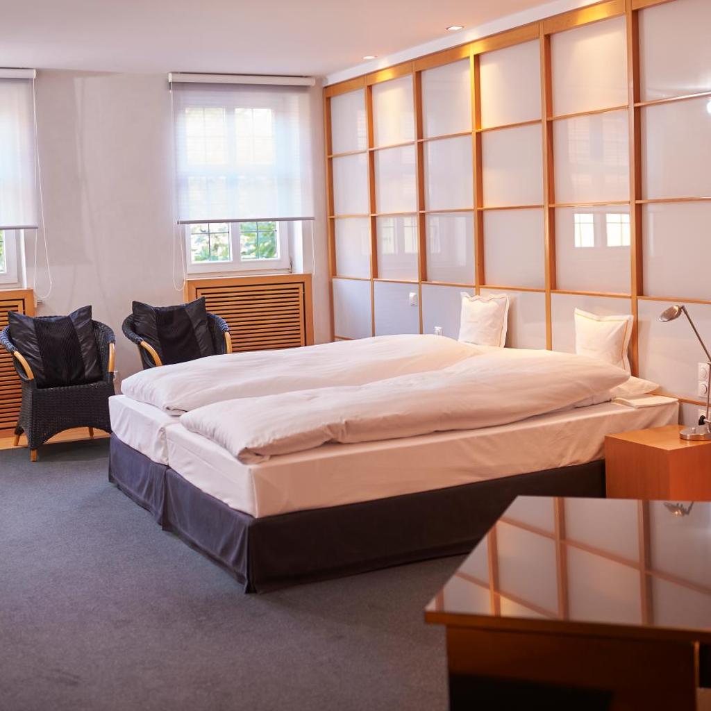 RomanticHOTEL Goldener Karpfen - das kleine, feine Grandhotel direkt in der Altstadt — 