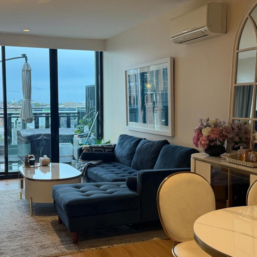 Photograph of Southbank 2 bedrooms private spa big balcony with carpark