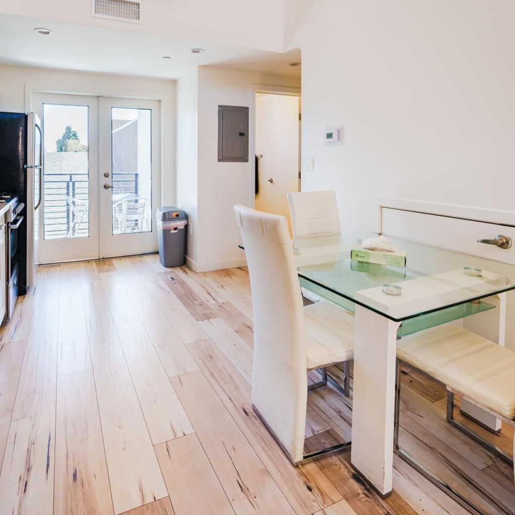 Photograph of Modern Designer Loft 1BR Balcony Free Parking Sleeps 4