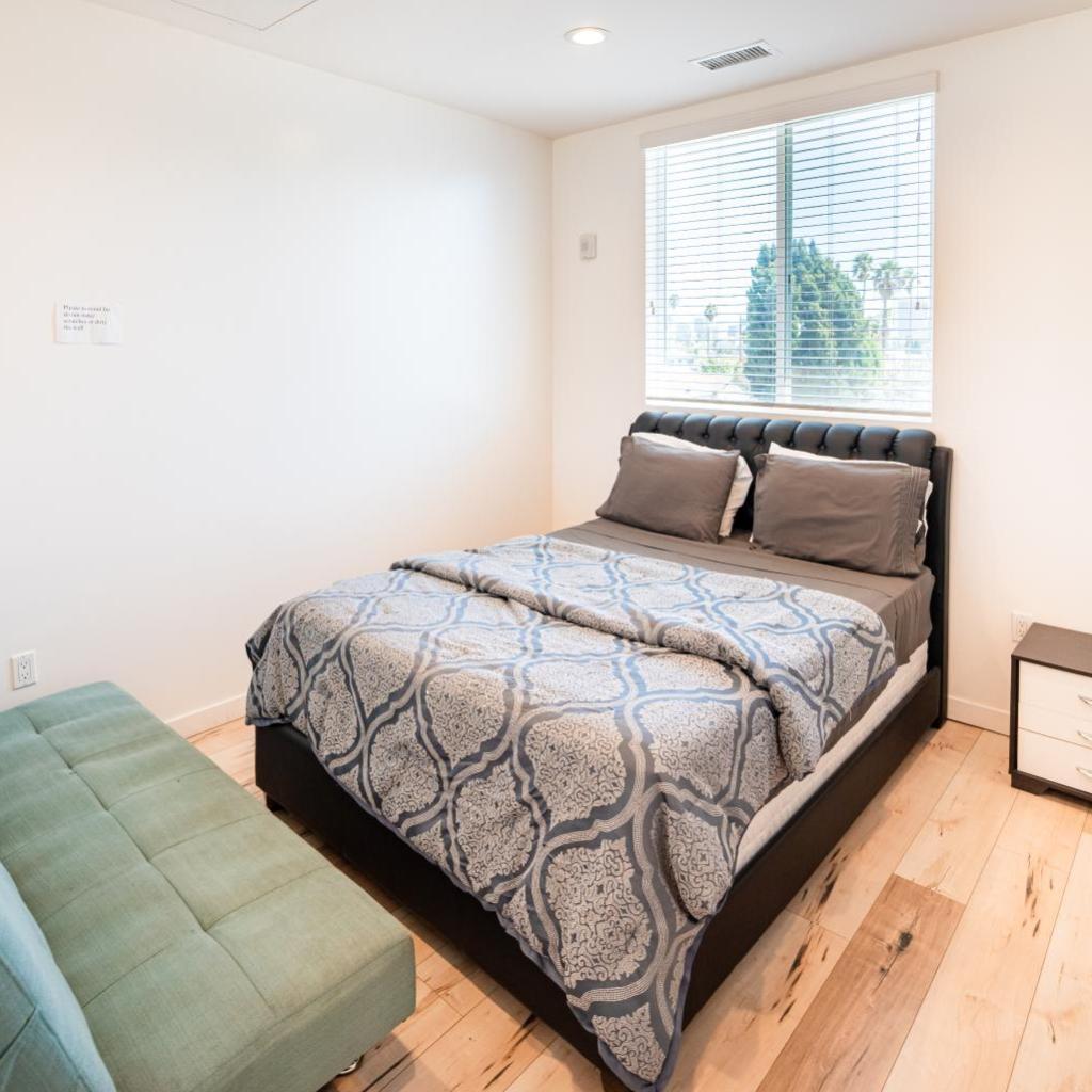 Photograph of Modern Designer Loft 1BR Balcony Free Parking Sleeps 4