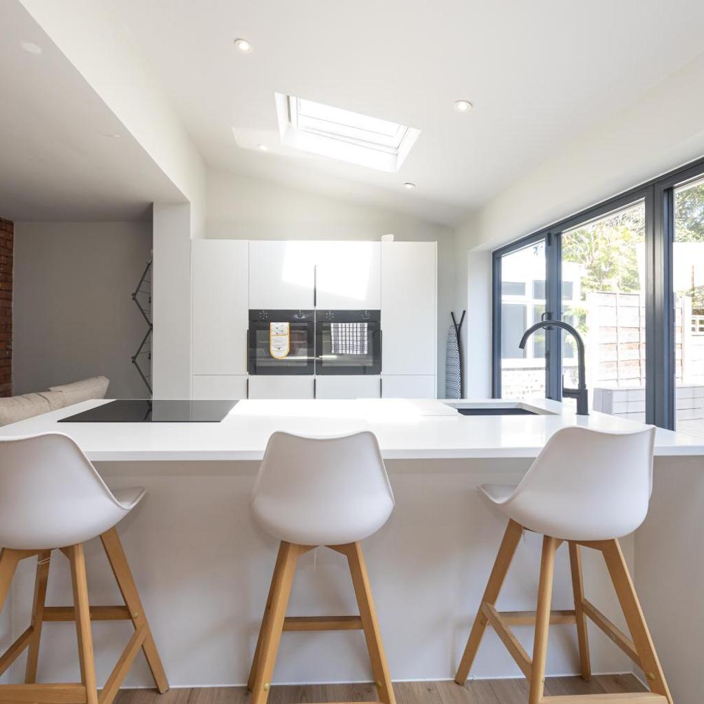 Photograph of Stunning 3 bedroom home in Manchester - Private Parking