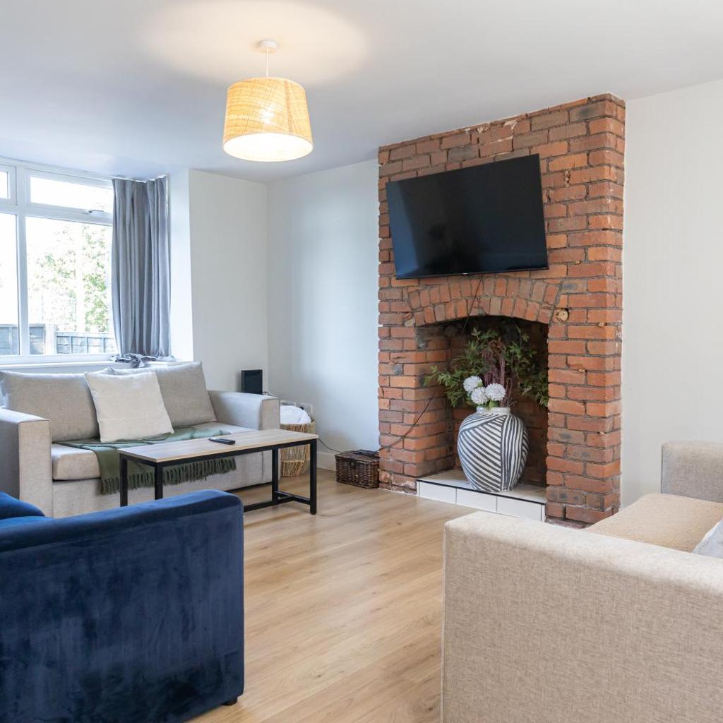 Photograph of Stunning 3 bedroom home in Manchester - Private Parking