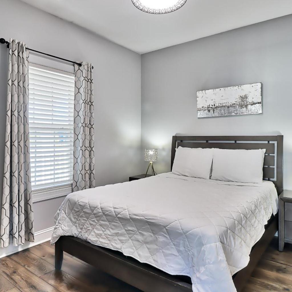 Photograph of Pet-Friendly Luxury 3BR with Pool Sleeps 8 Near Beach