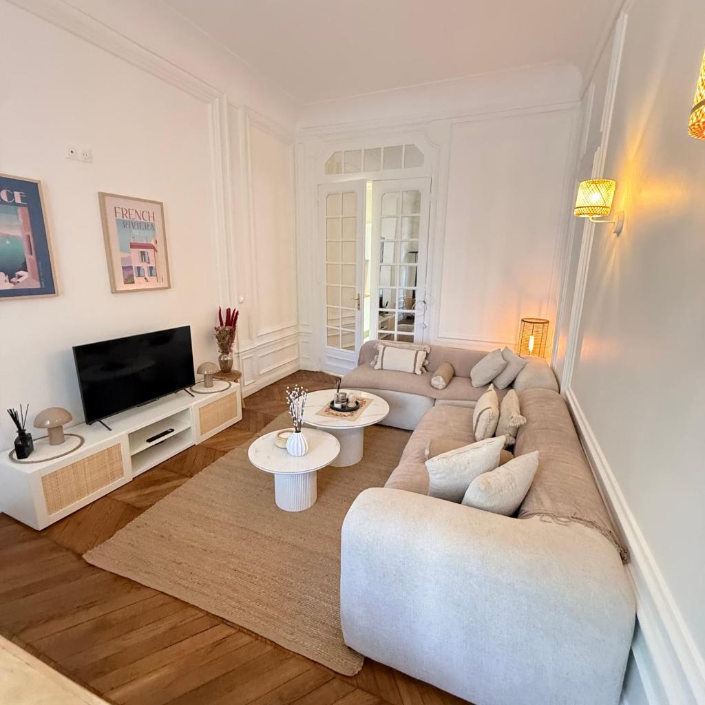Photograph of Elegant 2 Bedroom Apartment Arc de Triomphe
