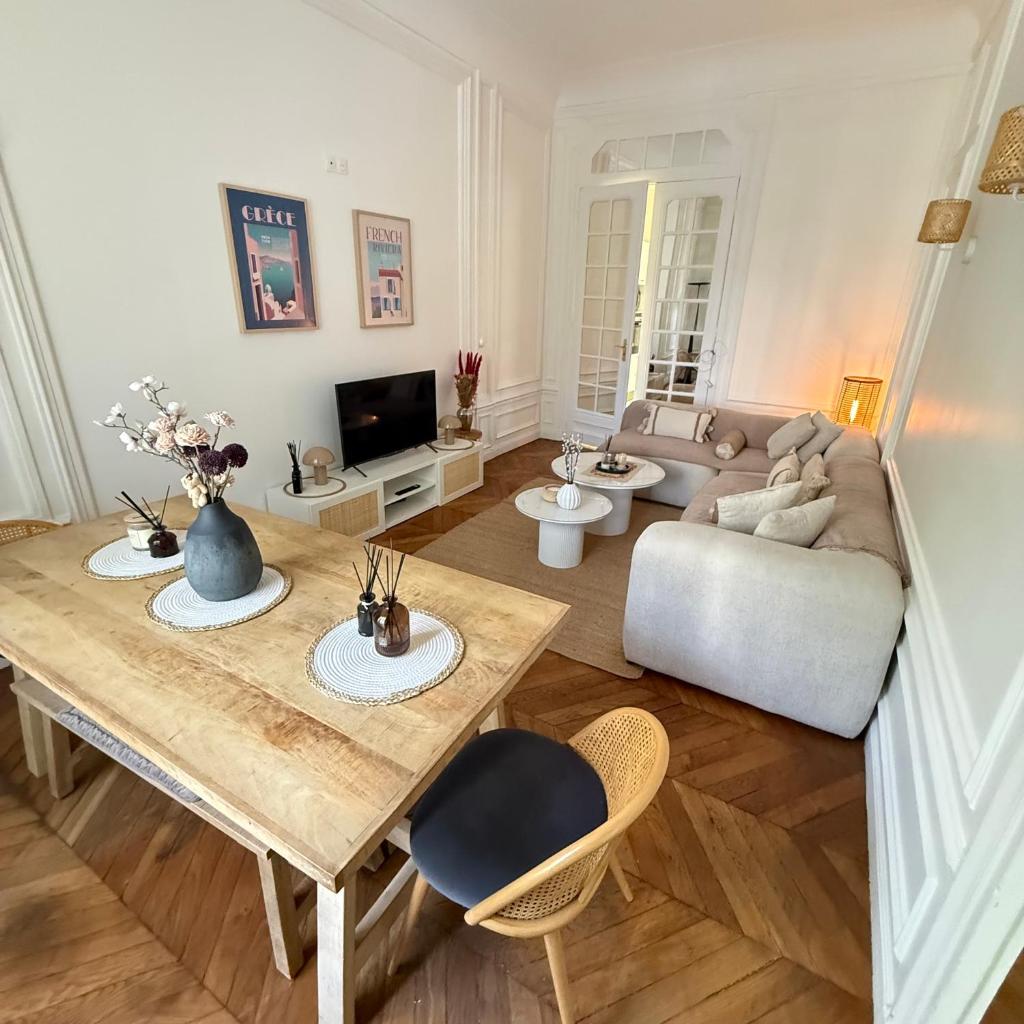 Photograph of Elegant 2 Bedroom Apartment Arc de Triomphe