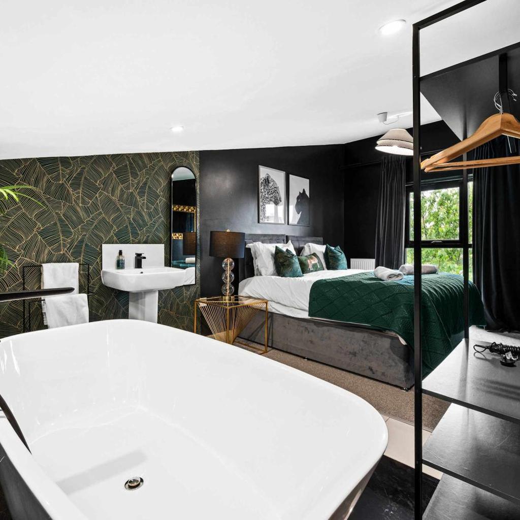 Photograph of Free Parking Luxury Safari House