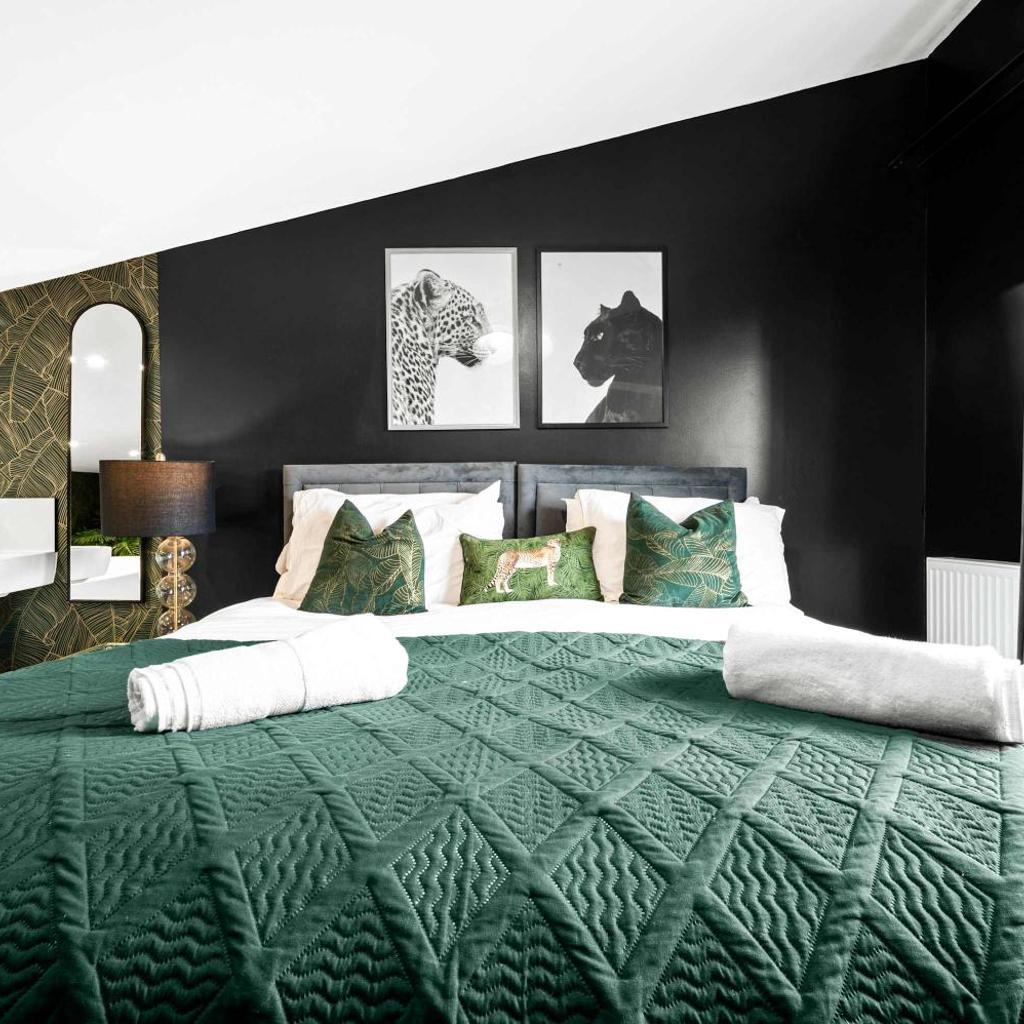 Photograph of Free Parking Luxury Safari House