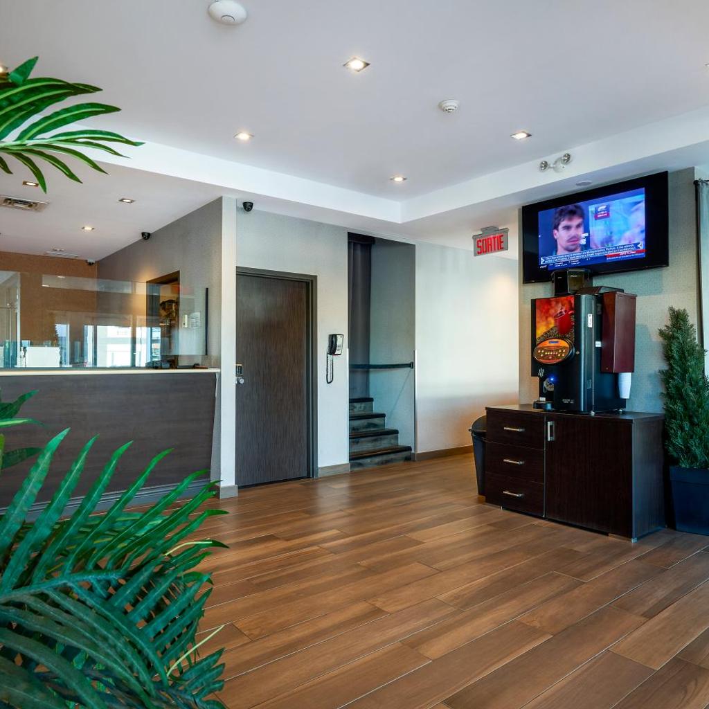 Photograph of Hotel Newstar Montréal
