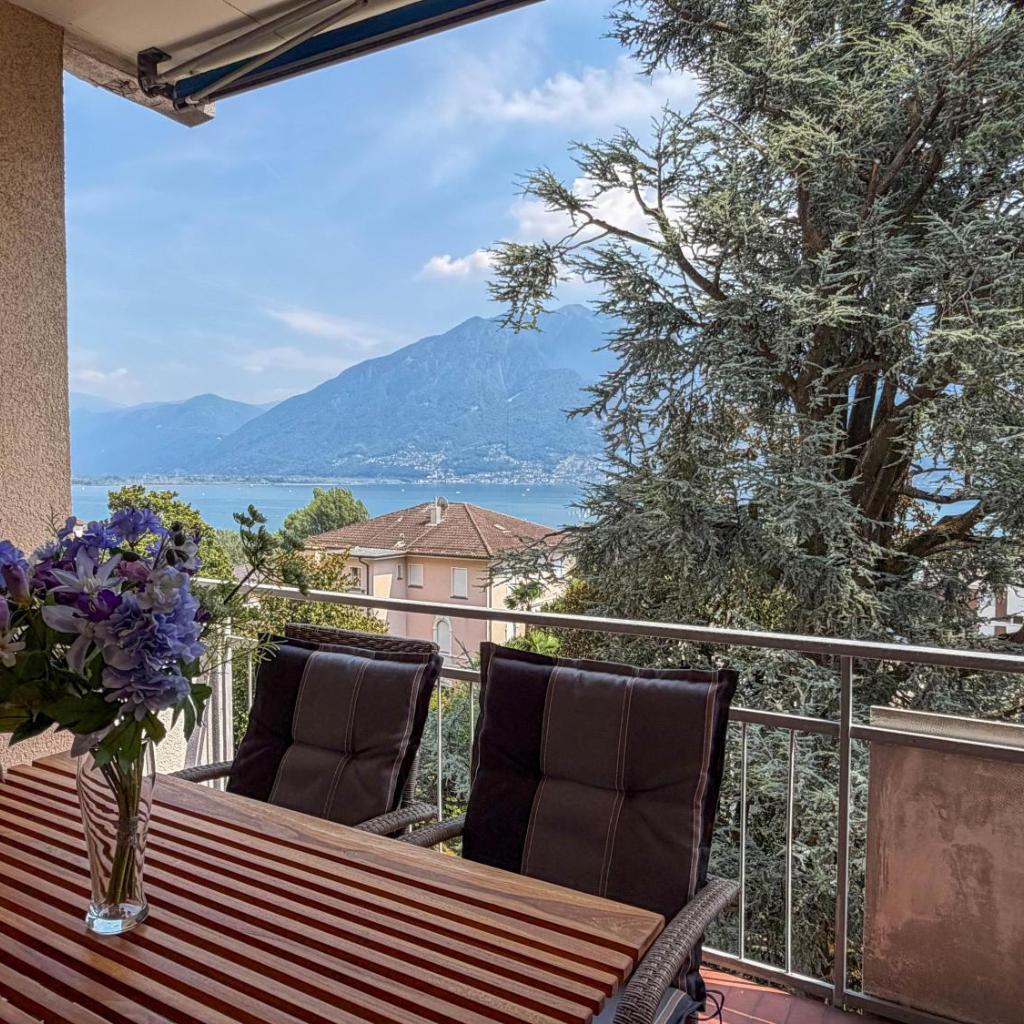 Image 0 - Moderne Ferienwohnung mit Seeblick, Pool & Balkon