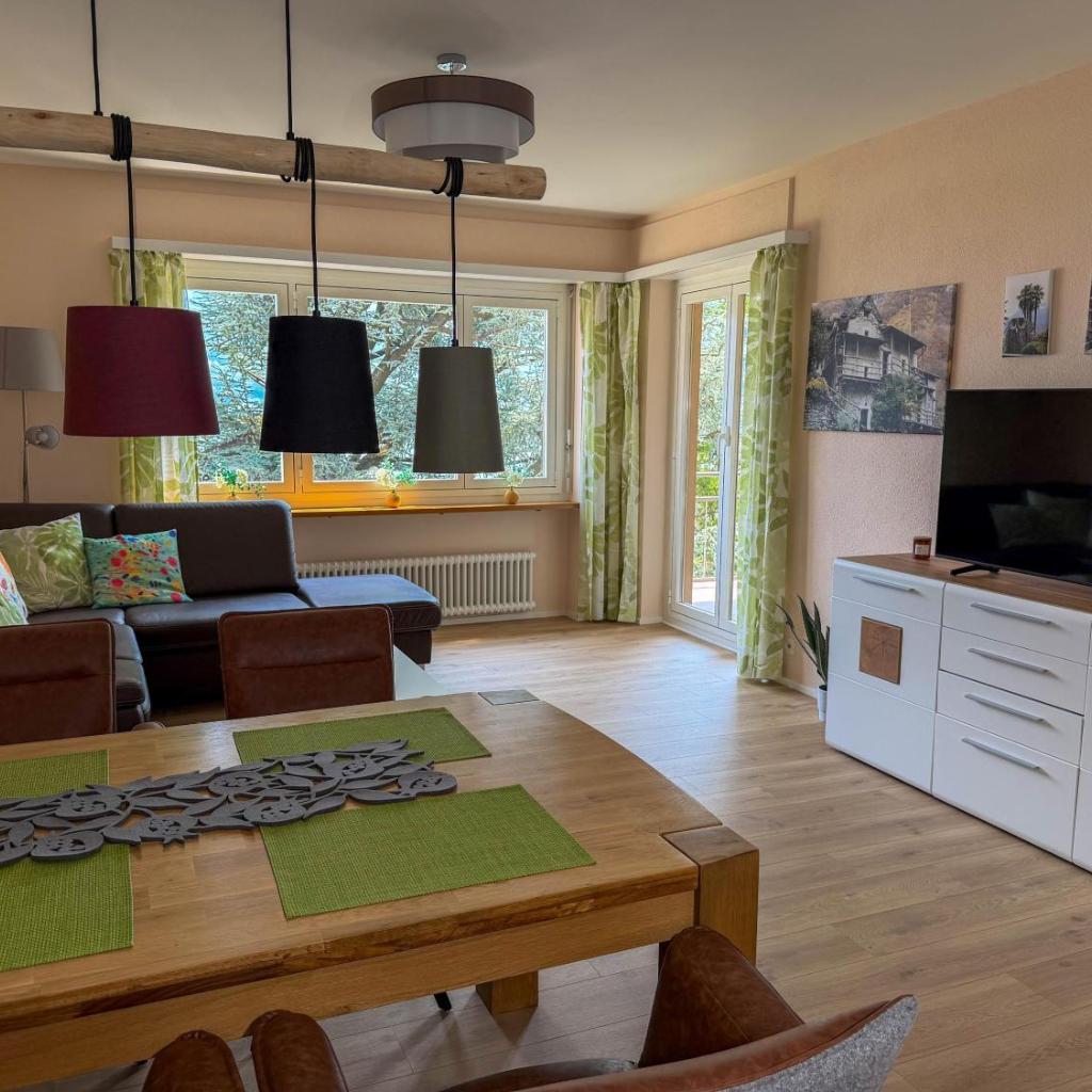 Image 2 - Moderne Ferienwohnung mit Seeblick, Pool & Balkon