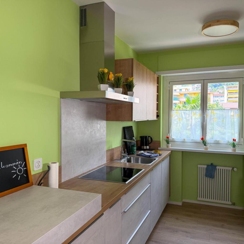 Image 3 - Moderne Ferienwohnung mit Seeblick, Pool & Balkon