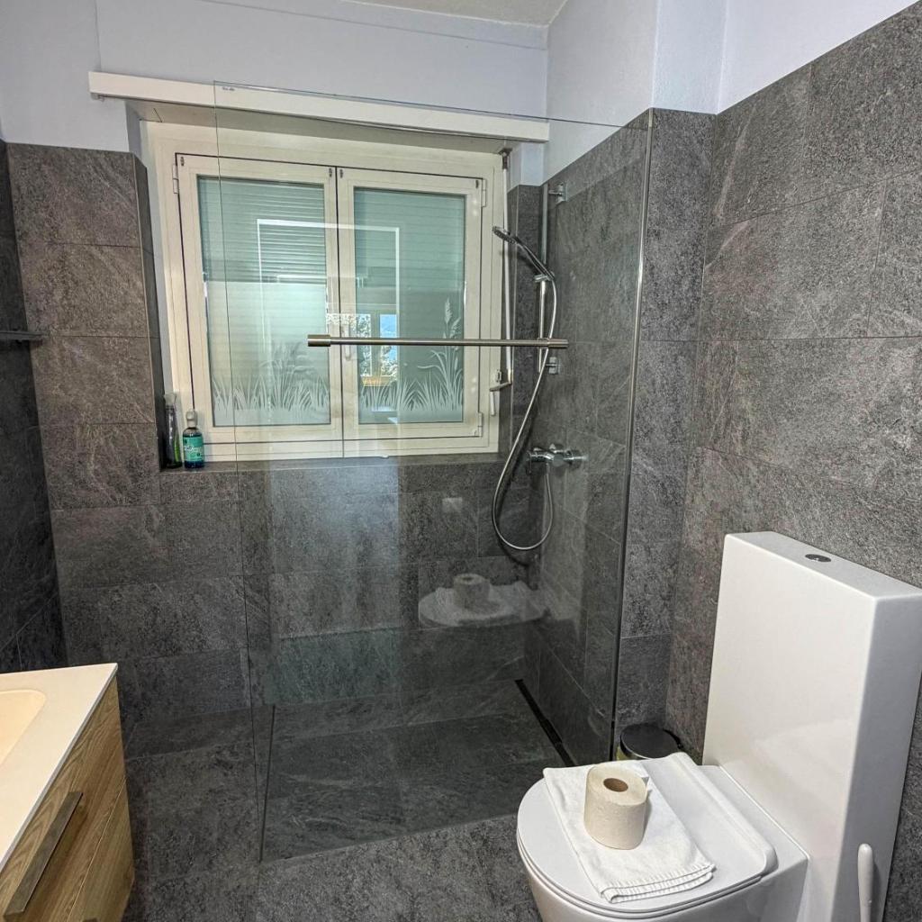 Image 23 - Moderne Ferienwohnung mit Seeblick, Pool & Balkon
