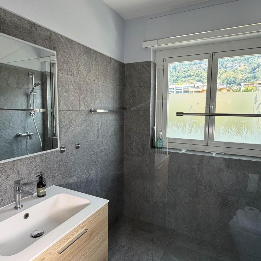 Image 22 - Moderne Ferienwohnung mit Seeblick, Pool & Balkon