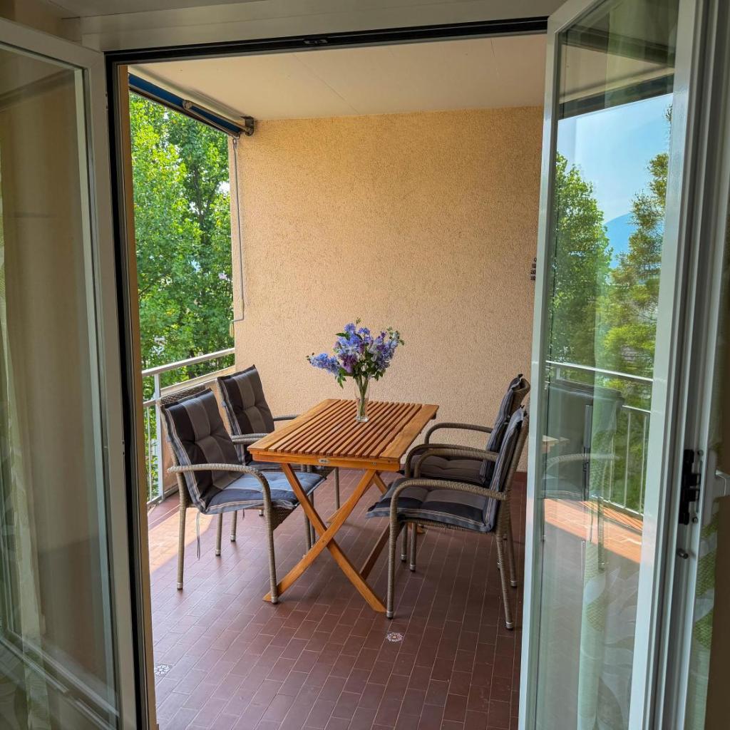 Image 31 - Moderne Ferienwohnung mit Seeblick, Pool & Balkon