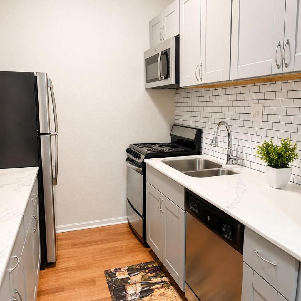 Photograph of Modern Downtown Studio - Walk to Toyota Center