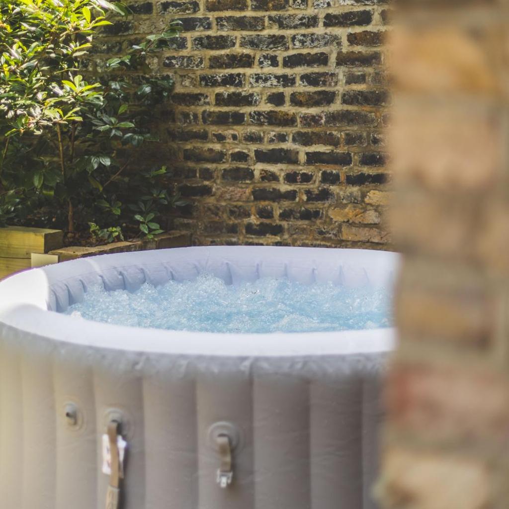 Photograph of Prestigious Chelsea- HotTub, Arcade, Garden- Hosts 7