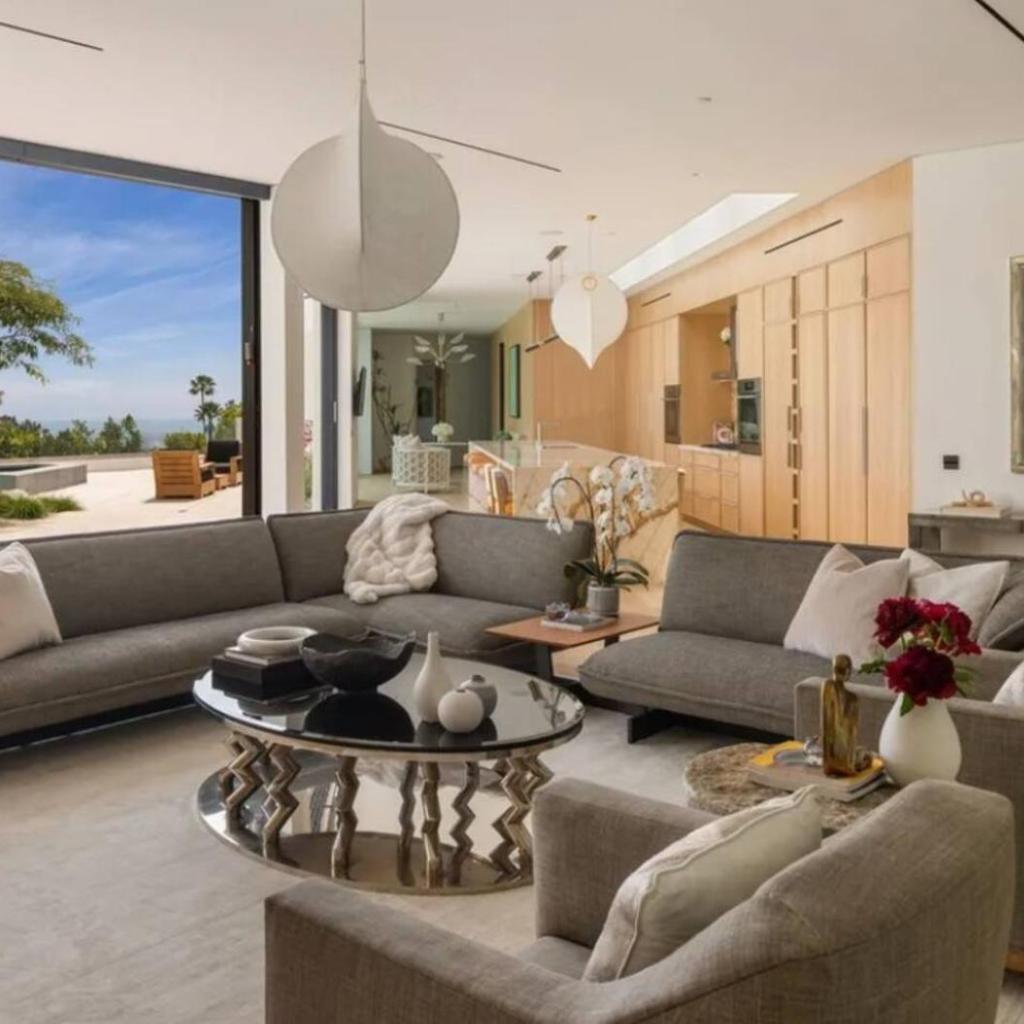 Photograph of Ultra-Private Mansion / Panoramic Views