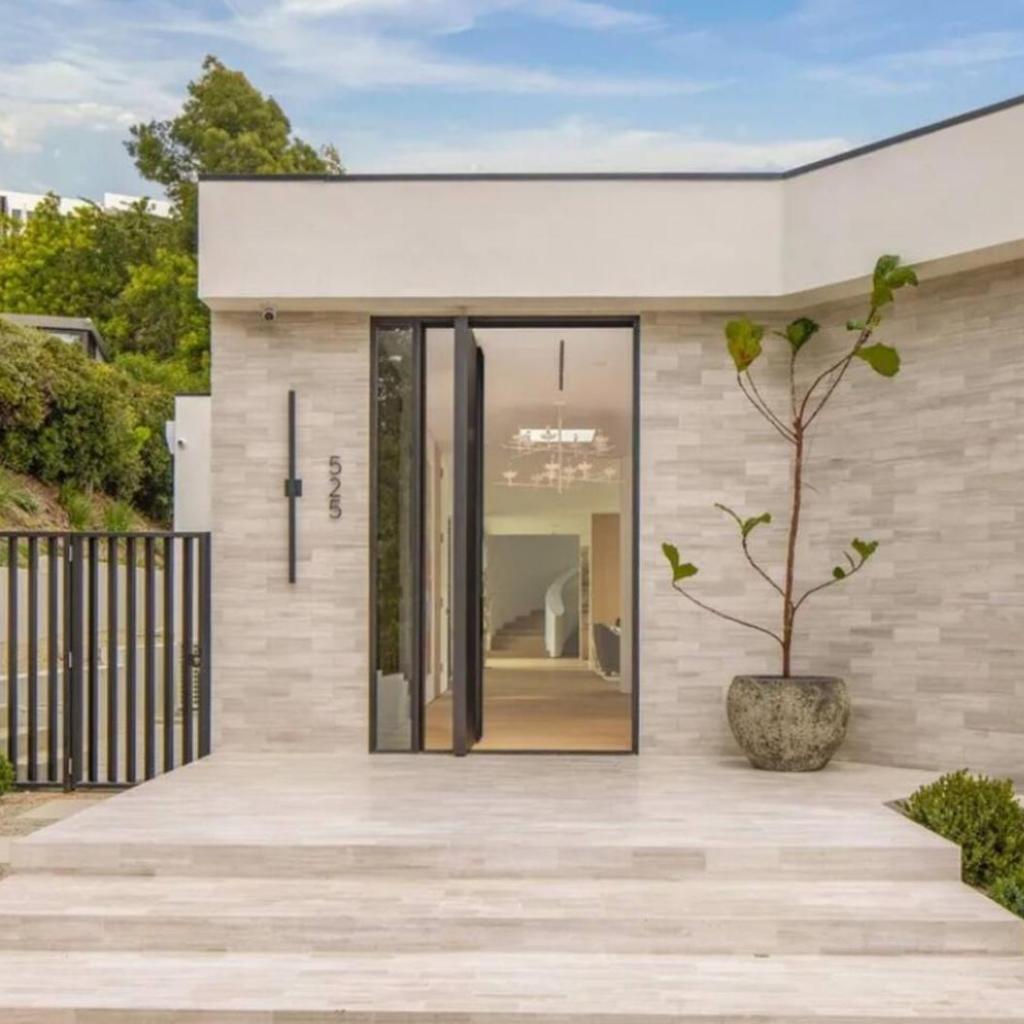 Photograph of Ultra-Private Mansion / Panoramic Views
