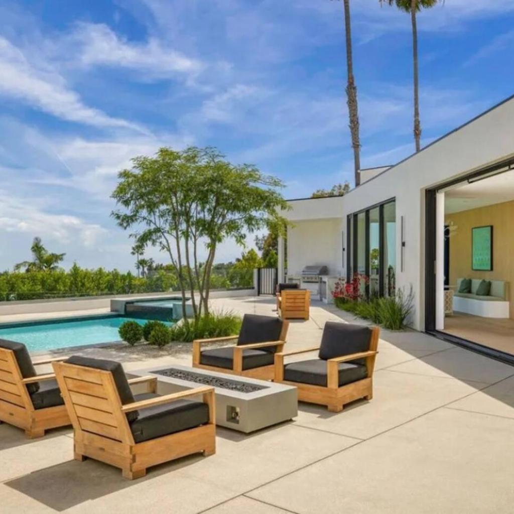 Photograph of Ultra-Private Mansion / Panoramic Views