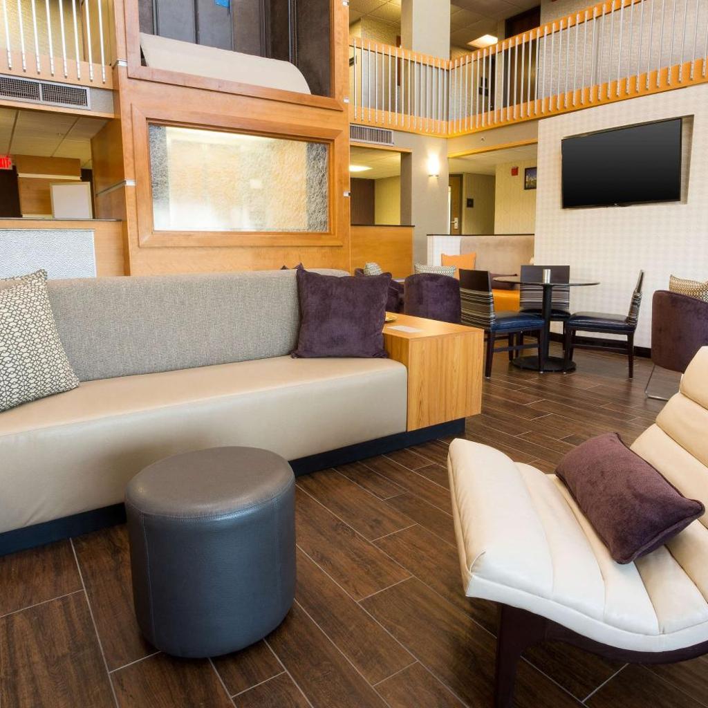 Photograph of Drury Inn & Suites Austin North