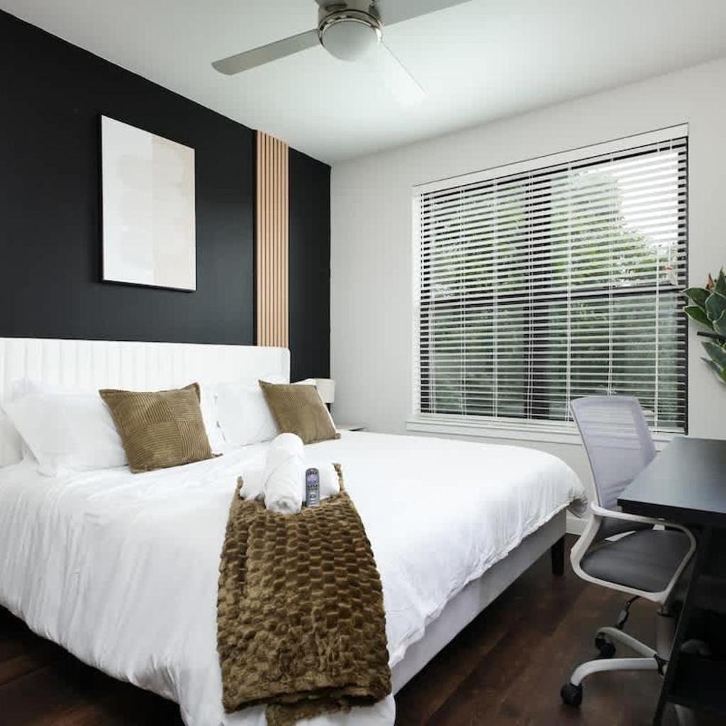 Photograph of 2BR Urban Escape-w Prkng, Near Rvrwalk & Conv Ctr