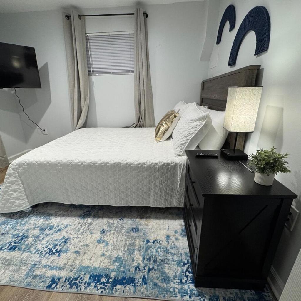 Photograph of Modern Deanwood Retreat - Fast Wi-Fi, Parking, Near Metro