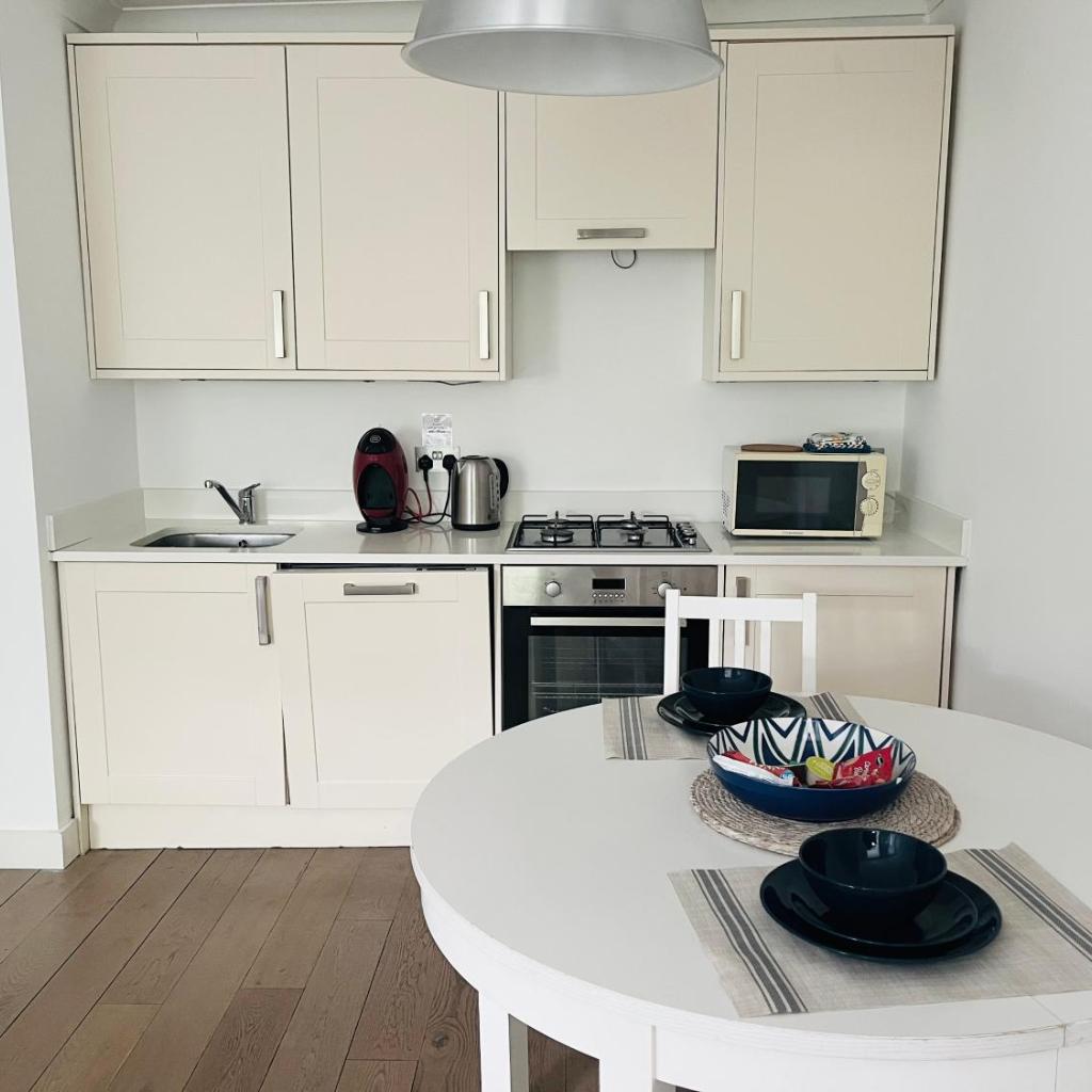 Photograph of Bright Victorian Apartment Near Holland Park