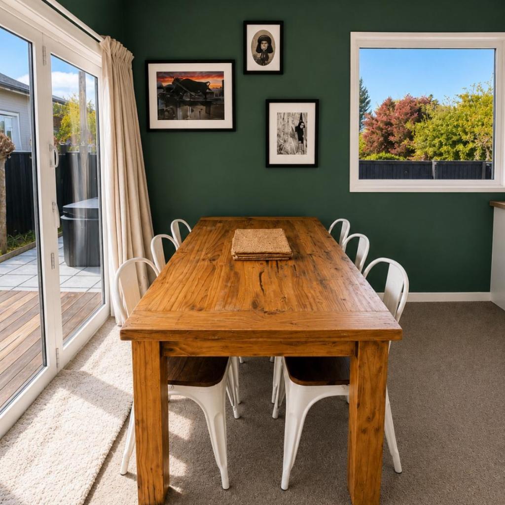 Photograph of Family House With Hot Tub And Parking Christchurch
