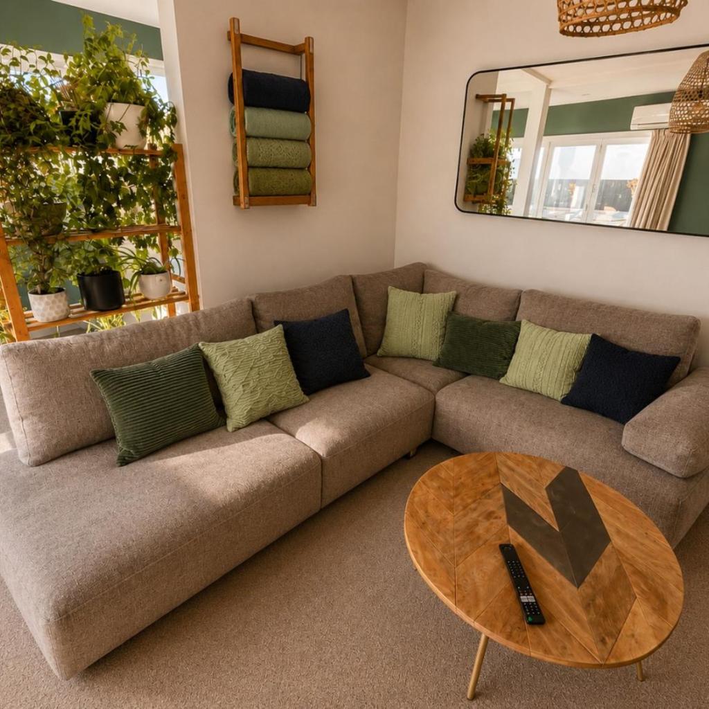 Photograph of Family House With Hot Tub And Parking Christchurch