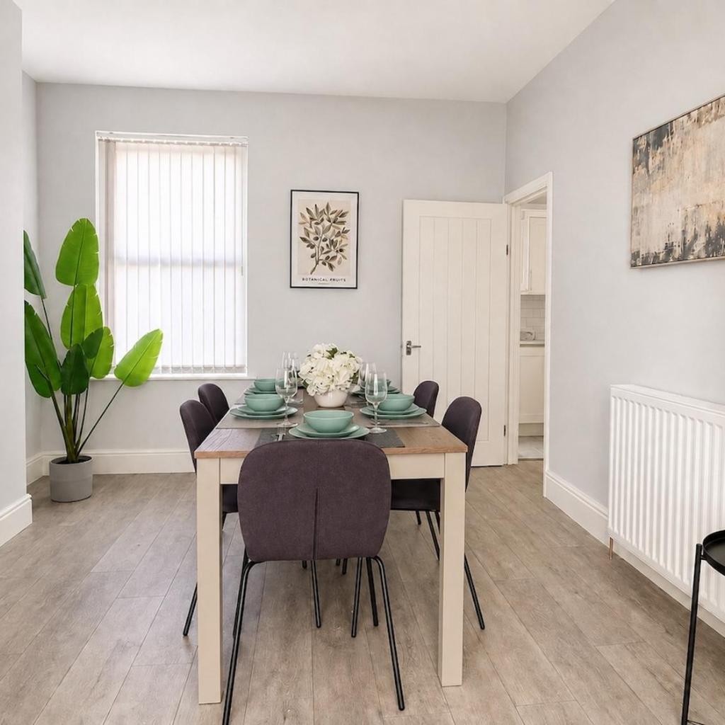 Photograph of Stylish Liverpool Home Parking & Outdoor