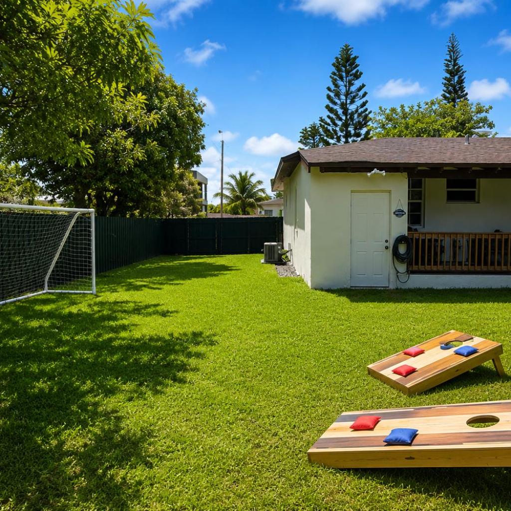 Photograph of Coconut Grove Area - Huge Yard - Sleeps 6