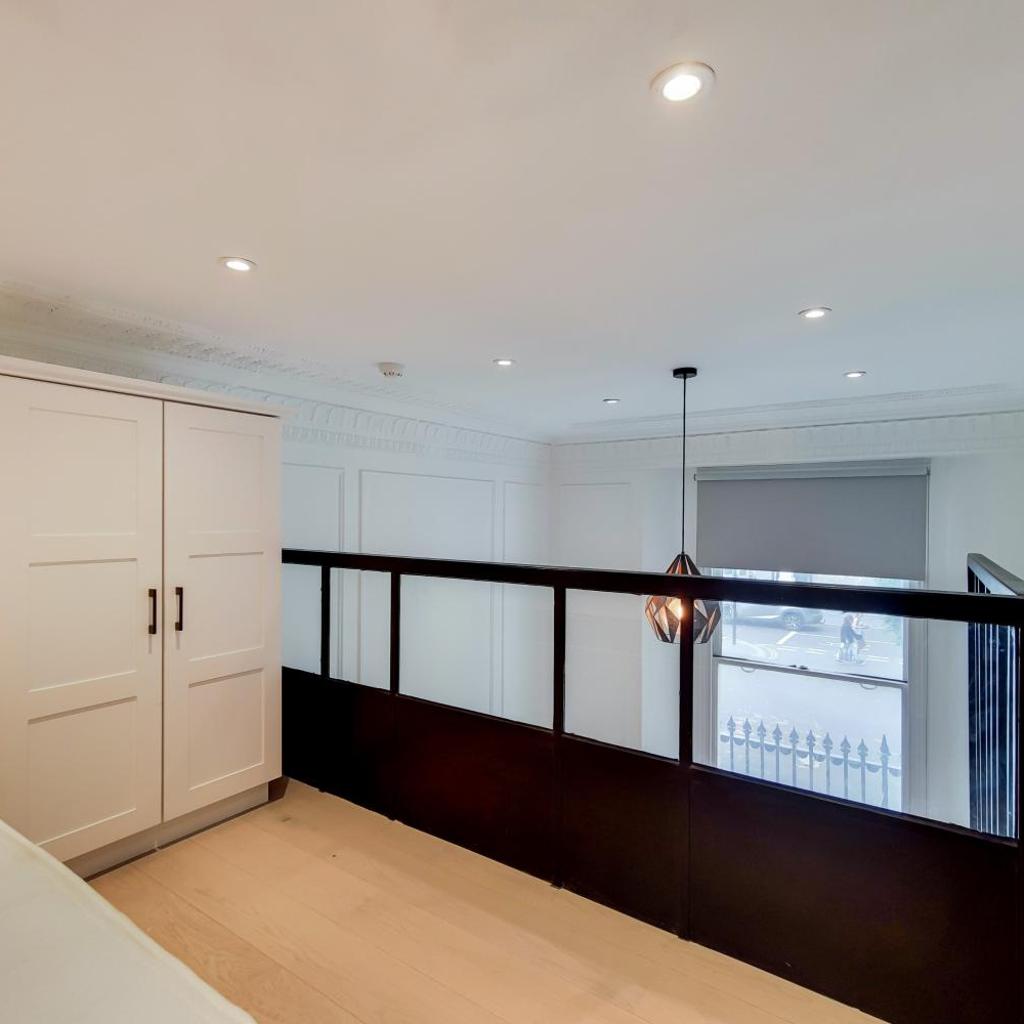 Photograph of Studio steps from Paddington - 07